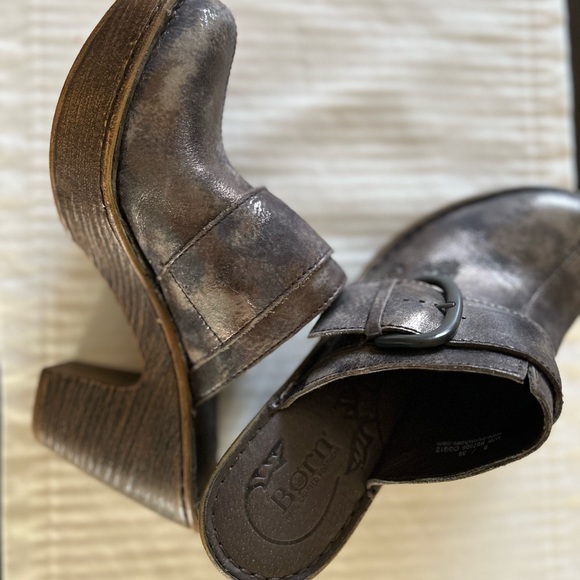 Born Women’s shoes. Size 9. Worn once. Gorgeous mottled grey colouring. $100 - Picture 7 of 8